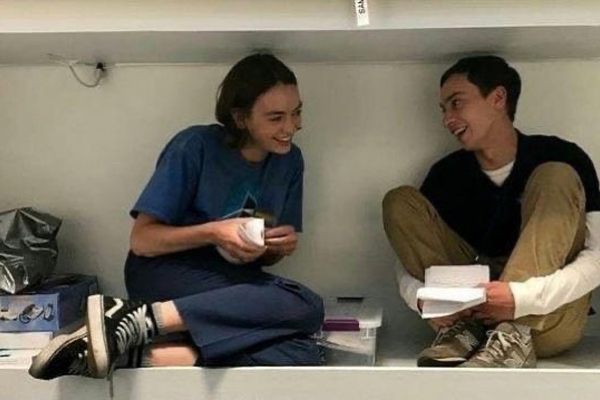 vans sk8 basket serve Netflix atypical 